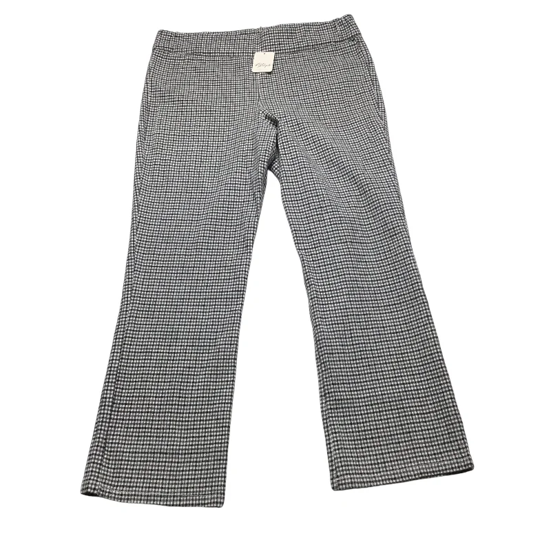 Cozy sweatpants pants for lazy Sunday mornings -Pants Cropped By Free People In Black & White, Size: Xs