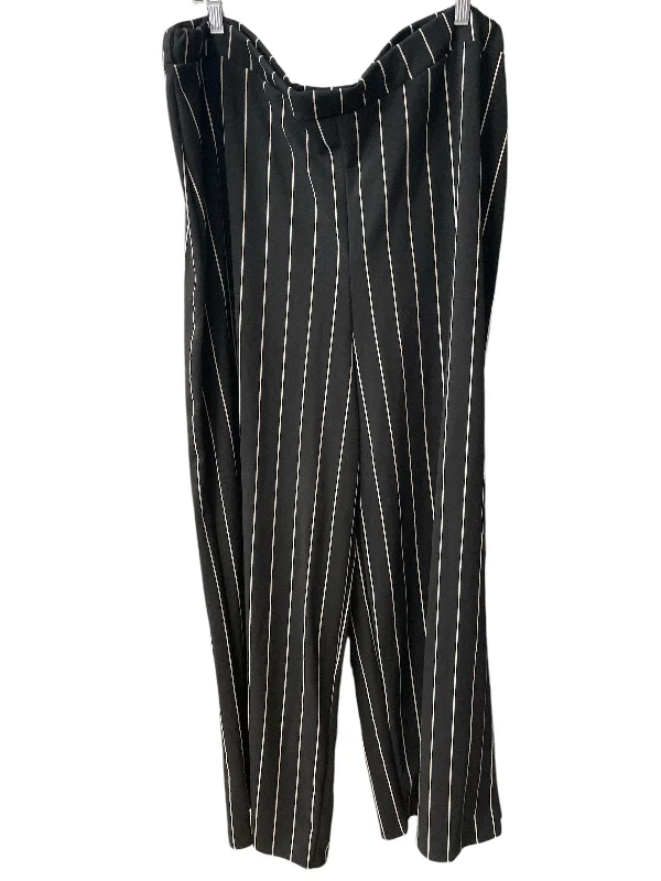 Elegant satin pants for formal dinner attire -Pants Wide Leg By Boohoo Boutique In Black & White, Size: 24