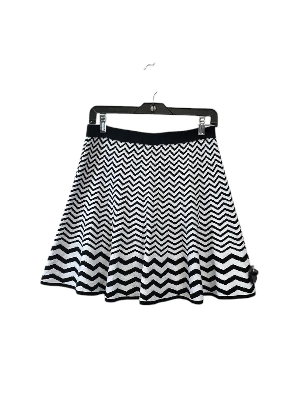 High-waisted denim skirts for cool lift -Skirt Mini & Short By Romeo And Juliet In Black & White, Size: M