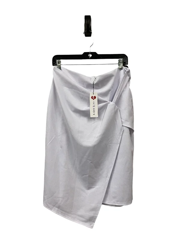 Stretchy mini skirts for flexible movement -Skirt Midi By Clothes Mentor In White, Size: Xl