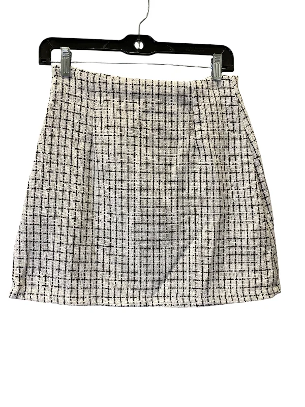 Pleated midi skirts for elegant everyday looks -Skirt Mini & Short By Shein In Black & White, Size: 4