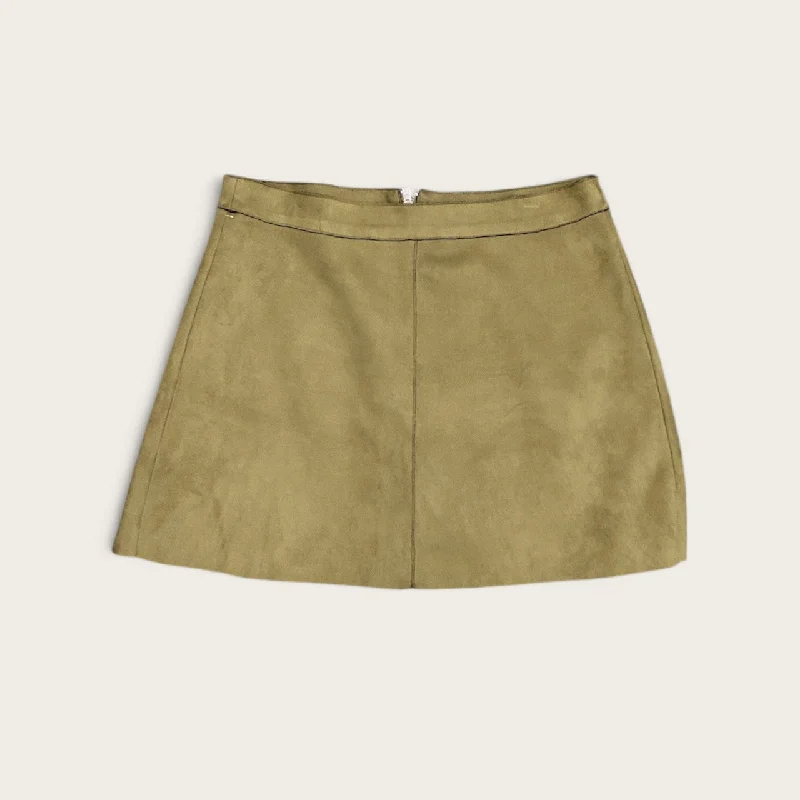 Stretch skirts for curvy figure flattery -Skirt Mini & Short By Clothes Mentor In Green