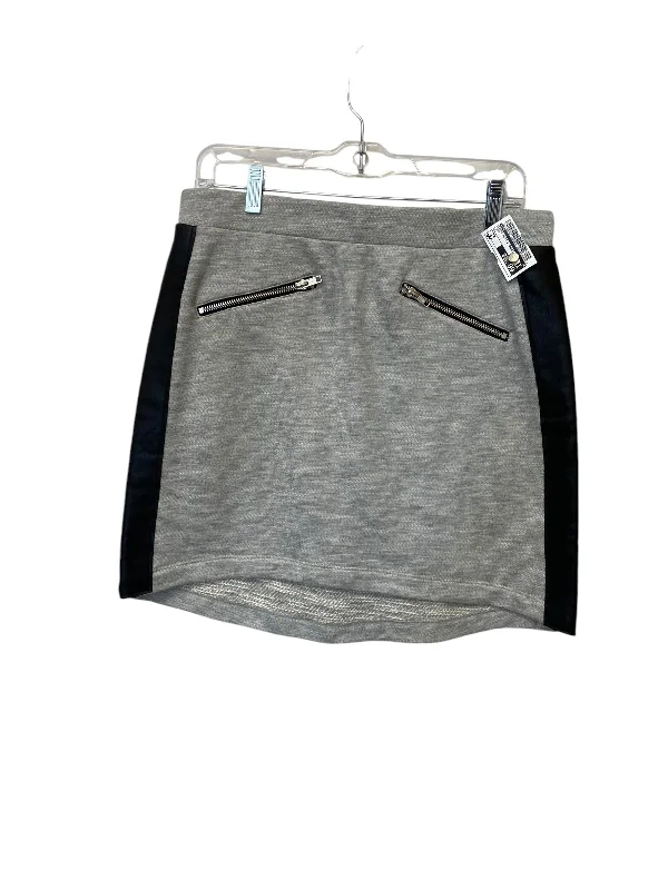 Affordable skirts for simple daily outfits -Skirt Mini & Short By Cato In Grey, Size: M