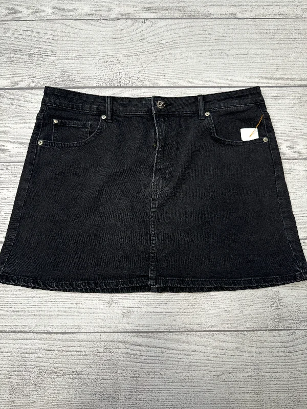 Affordable denim skirts for everyday cool -Skirt Mini & Short By H&m In Black, Size: 14