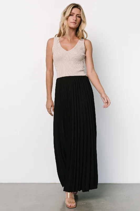 Patterned skirts with unique abstract art -Vinny Pleated Maxi Skirt | Black