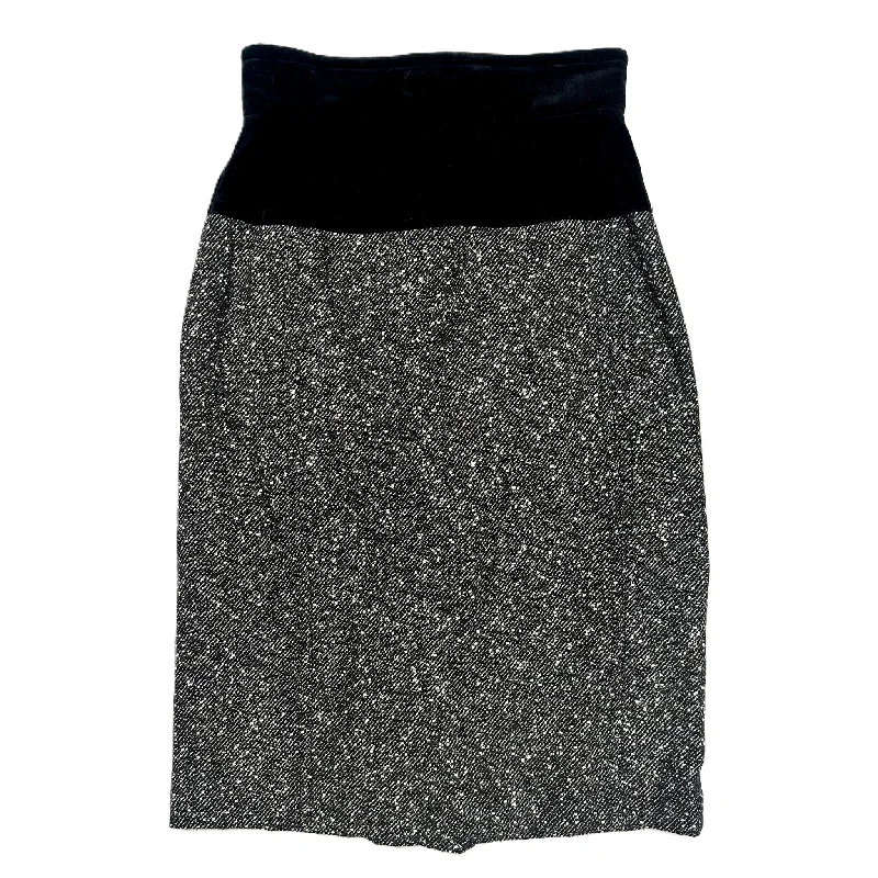 Vintage denim skirts for nostalgic charm -Skirt Designer By Escada In Black & Grey, Size: Xxs